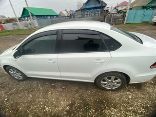 2015 Volkswagen Polo V Рестайлинг, белый, 750000 рублей, вид 4