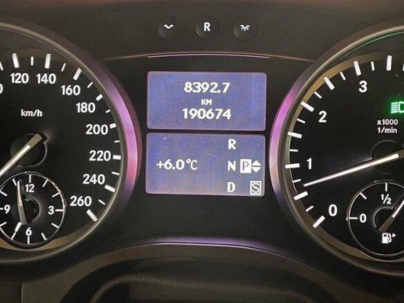 2010 Mercedes-Benz GL-Класс 500 I (X164) Рестайлинг, белый, 2000000 рублей - вид 4