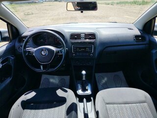 2018 Volkswagen Polo V Рестайлинг, белый, 990000 рублей, вид 5