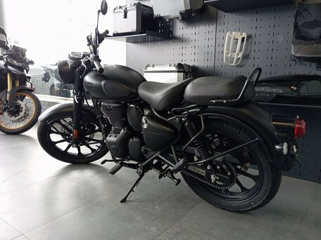 2026 Royal Enfield Classic 350, чёрный, 520000 рублей, вид 4