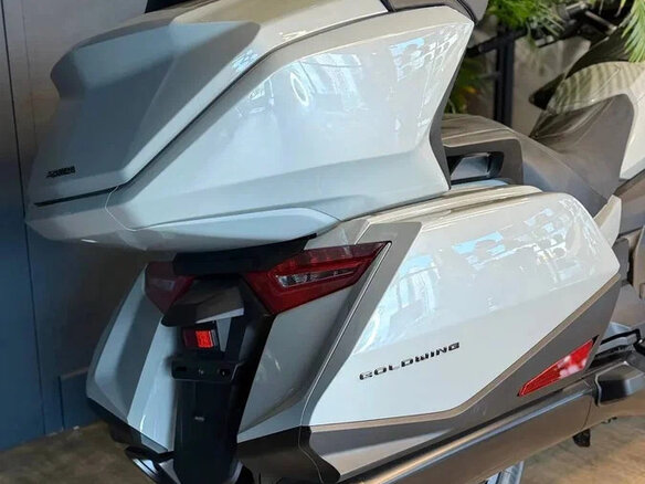 2026 Honda GL 1800 Gold Wing, серый, 4950000 рублей - вид 1