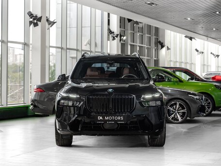 2025 BMW X7 40d I (G07) Рестайлинг, чёрный, вид 2