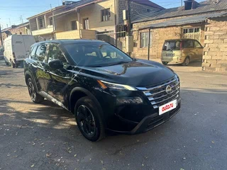 2024 Nissan Rogue III Рестайлинг, чёрный, 2150000 рублей, вид 2