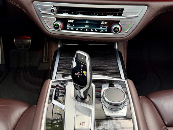 2021 BMW 7 серии Long 740Li xDrive VI (G11/G12) Рестайлинг, белый, 8900000 рублей - вид 30
