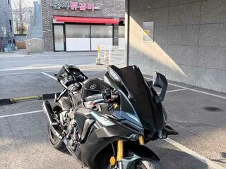 Yamaha YZF-R1M