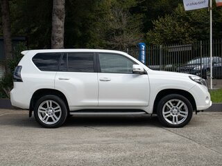 2014 Toyota Land Cruiser Prado 150 Series Рестайлинг 1, белый, 2699000 рублей, вид 5