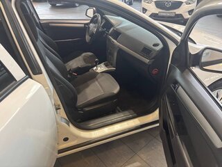 2011 Opel Astra H Рестайлинг, белый, 730000 рублей, вид 5