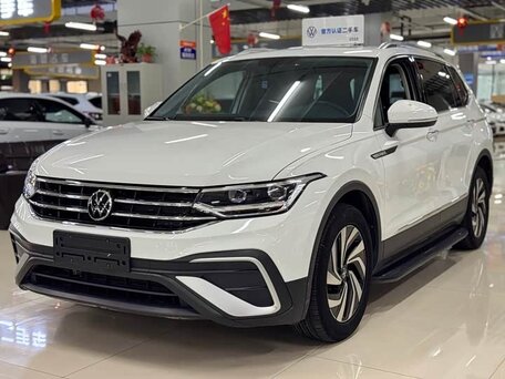 2023 Volkswagen Tiguan II Рестайлинг, белый, 2430000 рублей, вид 1