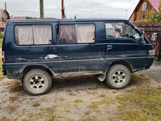 1990 Mitsubishi Delica III, синий, 320000 рублей, вид 4