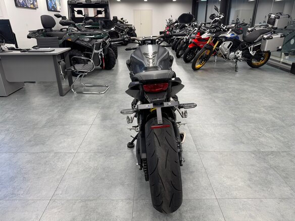 2021 Honda CB 650R, серый, 894000 рублей - вид 3