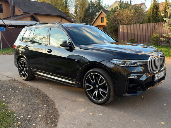 2021 BMW X7 40d I (G07), чёрный, 8300000 рублей - вид 2