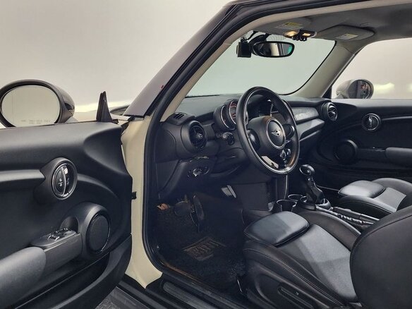 2017 Mini Hatch Cooper III (F55/F56), белый, 1590000 рублей - вид 6