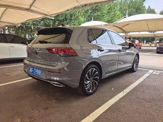2022 Volkswagen Golf VIII, серый, 1603069 рублей, вид 4