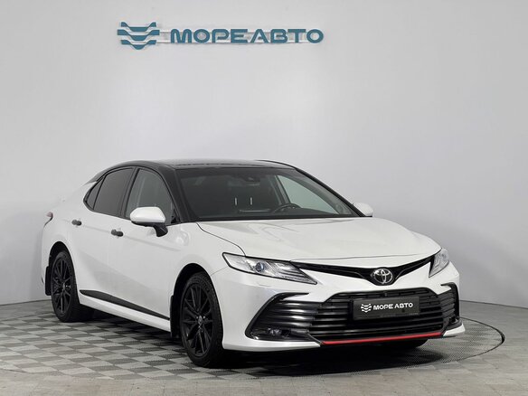 2021 Toyota Camry VIII (XV70) Рестайлинг, белый - вид 2