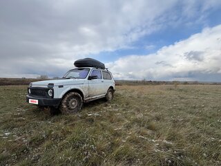 1998 Lada (ВАЗ) 2121 (4x4) I Рестайлинг, белый, 240000 рублей, вид 1
