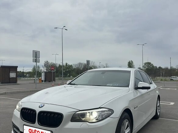 2013 BMW 5 серии 528i xDrive VI (F10/F11/F07) Рестайлинг, белый, 1790000 рублей - вид 1