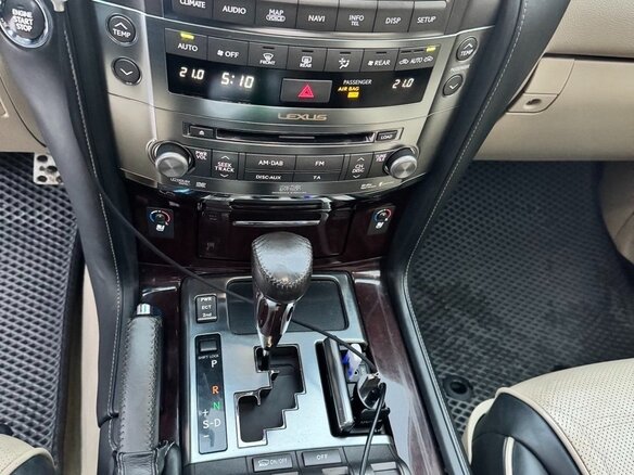2010 Lexus LX 570 III, чёрный, 4150000 рублей - вид 15