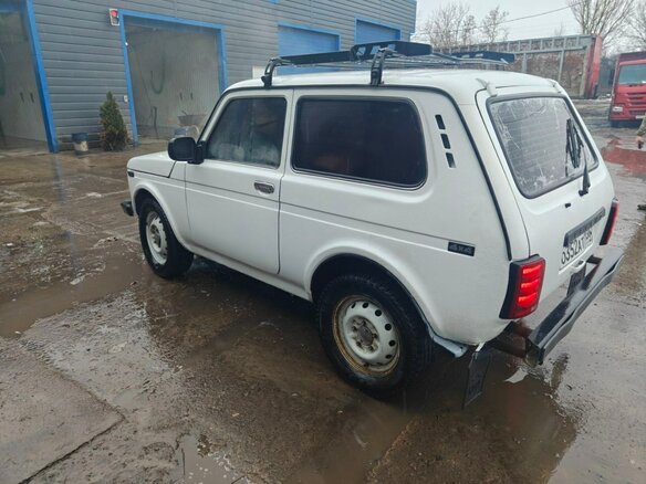 2008 Lada (ВАЗ) 2121 (4x4) I Рестайлинг, белый, 500000 рублей - вид 4