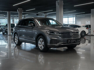 2020 Volkswagen Touareg III, серый, 4020000 рублей, вид 2