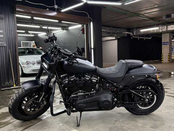 2021 Harley-Davidson Fat Bob, чёрный, 1850000 рублей - вид 1