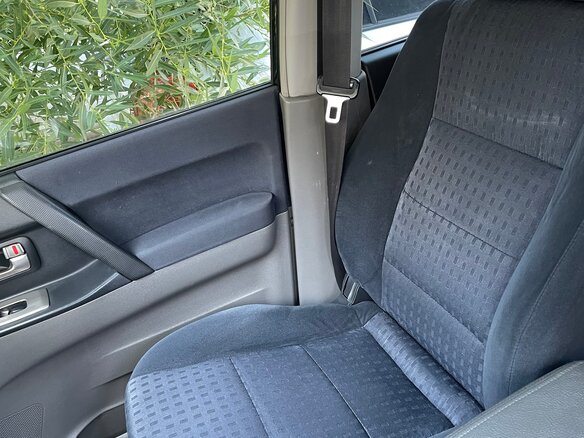 2004 Mitsubishi Pajero III Рестайлинг, серебристый, 820000 рублей - вид 10