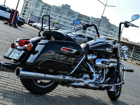 2017 Harley-Davidson Road King, чёрный, 1042092 рублей, вид 4