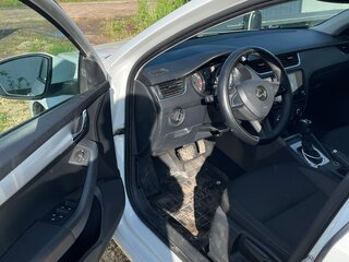 2017 Skoda Octavia III (A7) Рестайлинг, белый, 1600000 рублей, вид 5
