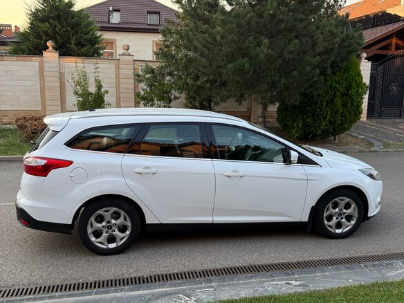 2014 Ford Focus III, белый, 890000 рублей