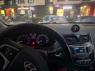 2014 Hyundai Solaris I Рестайлинг, серебристый, 800000 рублей, вид 2