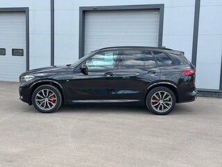 2022 BMW X5 25d IV (G05/G18), чёрный, 7500000 рублей, вид 5