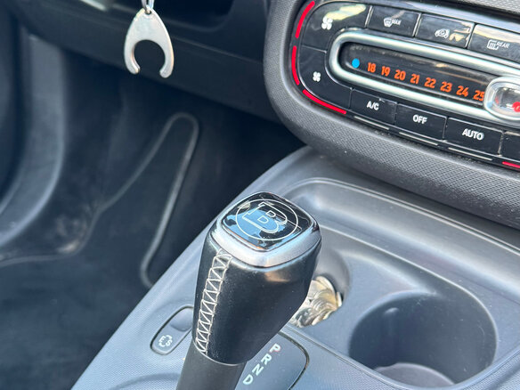 2016 Smart Fortwo III, серый, 1790000 рублей - вид 13
