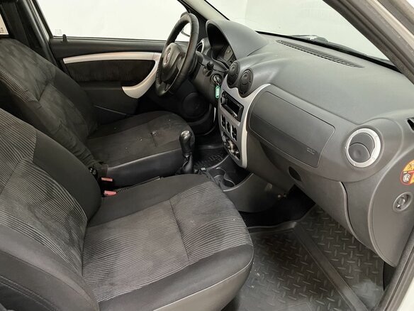 2010 Renault Logan I Рестайлинг, белый - вид 19