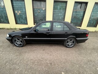 1997 Mercedes-Benz C-Класс 240 I (W202) Рестайлинг, чёрный, 1200000 рублей, вид 3