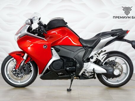 2010 Honda VFR 1200, красный, 850000 рублей, вид 2