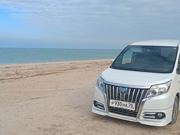 2015 Toyota Esquire I, белый, 1850000 рублей - вид 1