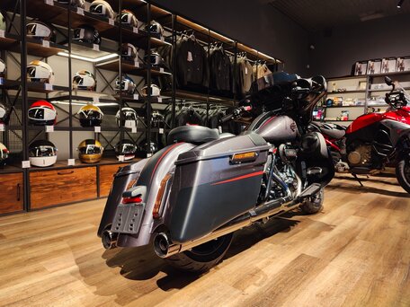 2018 Harley-Davidson CVO Street Glide, серый, 2690000 рублей, вид 5