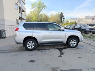 2011 Toyota Land Cruiser Prado 150 Series, серебристый, 2300000 рублей, вид 2
