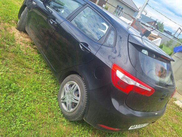 2013 Kia Rio III, чёрный - вид 3