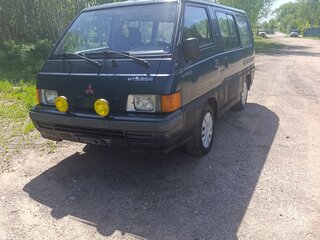1990 Mitsubishi L300 II, синий, 295000 рублей, вид 4