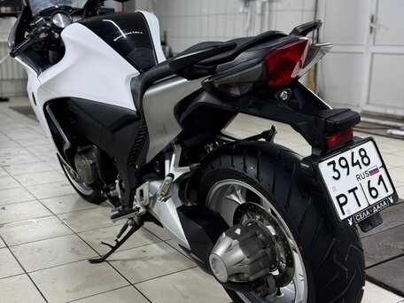 2010 Honda VFR 1200, белый, 730000 рублей, вид 5