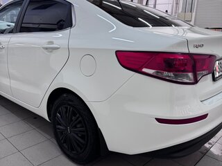 2016 Kia Rio III Рестайлинг, белый, 999000 рублей, вид 4