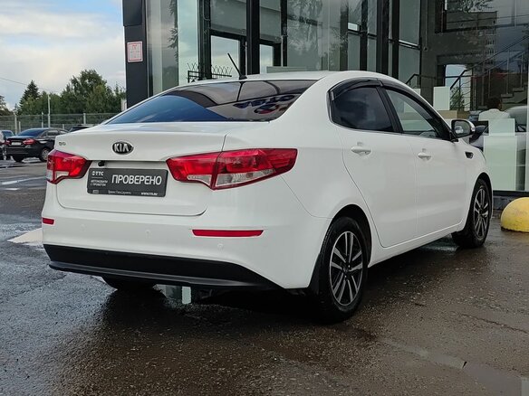 2015 Kia Rio III Рестайлинг, белый - вид 4