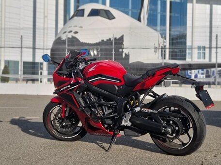 2022 Honda CBR 650R, красный, 975000 рублей, вид 4