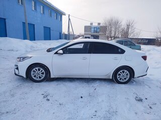 2021 Kia K3 II Рестайлинг, белый, 1650000 рублей, вид 4