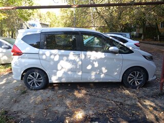 2022 Honda Freed II Рестайлинг, белый, 1725000 рублей, вид 4
