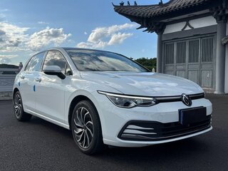 2021 Volkswagen Golf VIII, белый, 1677000 рублей, вид 1