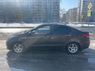 2016 Kia Rio III Рестайлинг, коричневый, 900000 рублей, вид 4