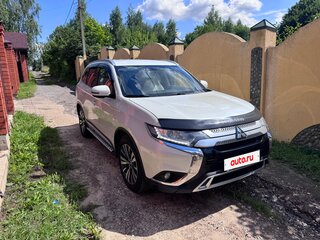 2019 Mitsubishi Outlander III Рестайлинг 3, белый, 1970000 рублей, вид 3