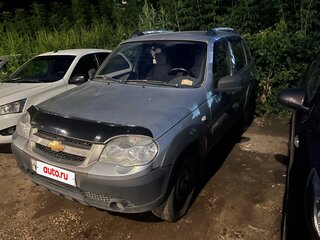 2014 Chevrolet Niva I Рестайлинг, серебристый, 400000 рублей, вид 2