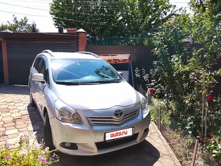 2011 Toyota Verso I, серебристый, 1115000 рублей, вид 2